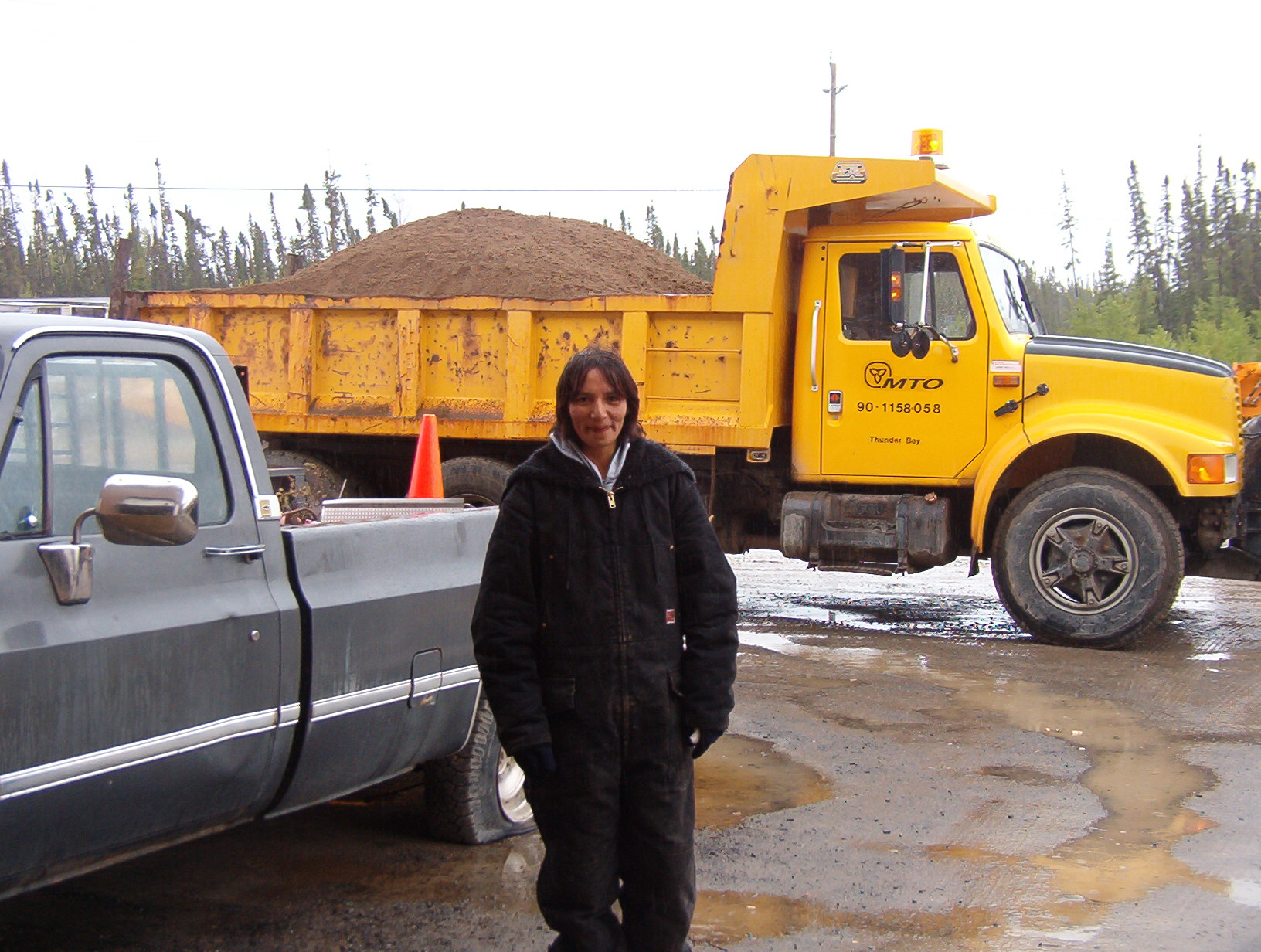 Eileen Keewaykapow, taking training on the sand packer.