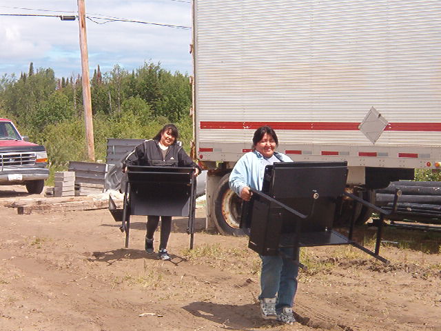 Here are a few volunteers...
Edna Harper, and Marilyn Keno.