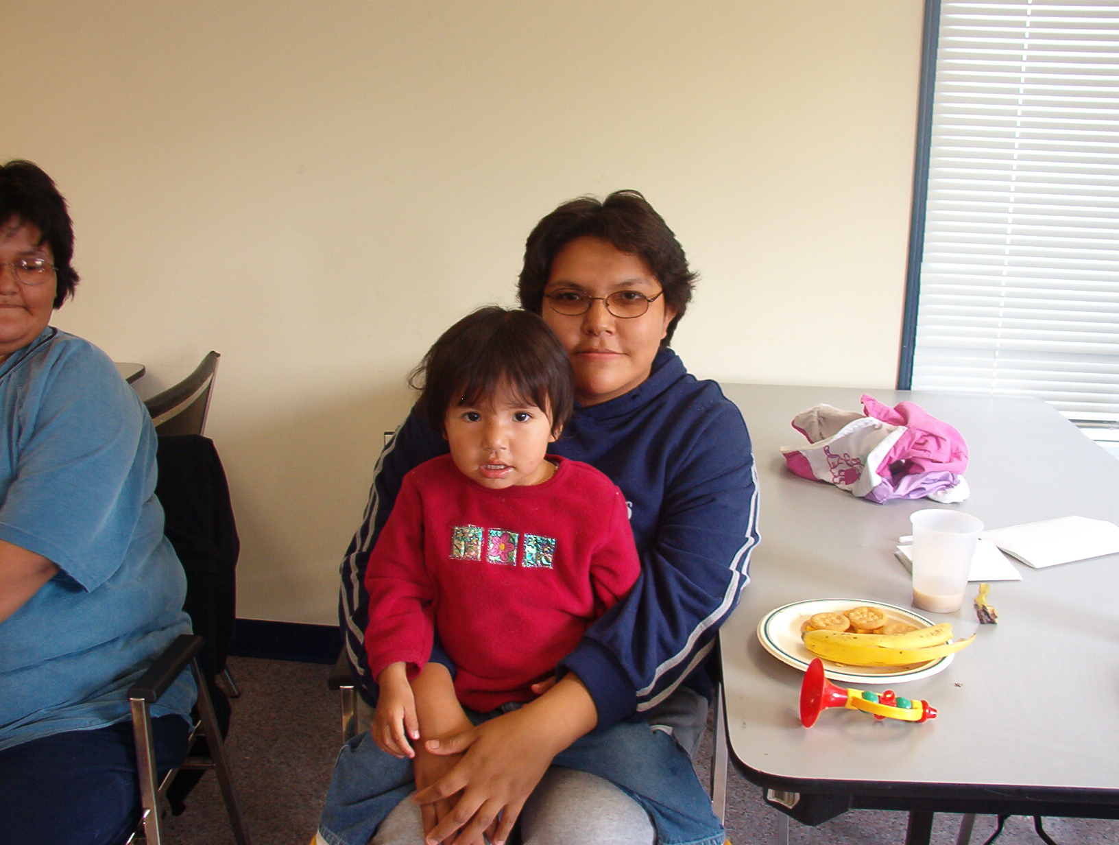 Cindy Rae with daughter Brainna
And Maria on the side,
Enjoying the afternoon snacks and toys
